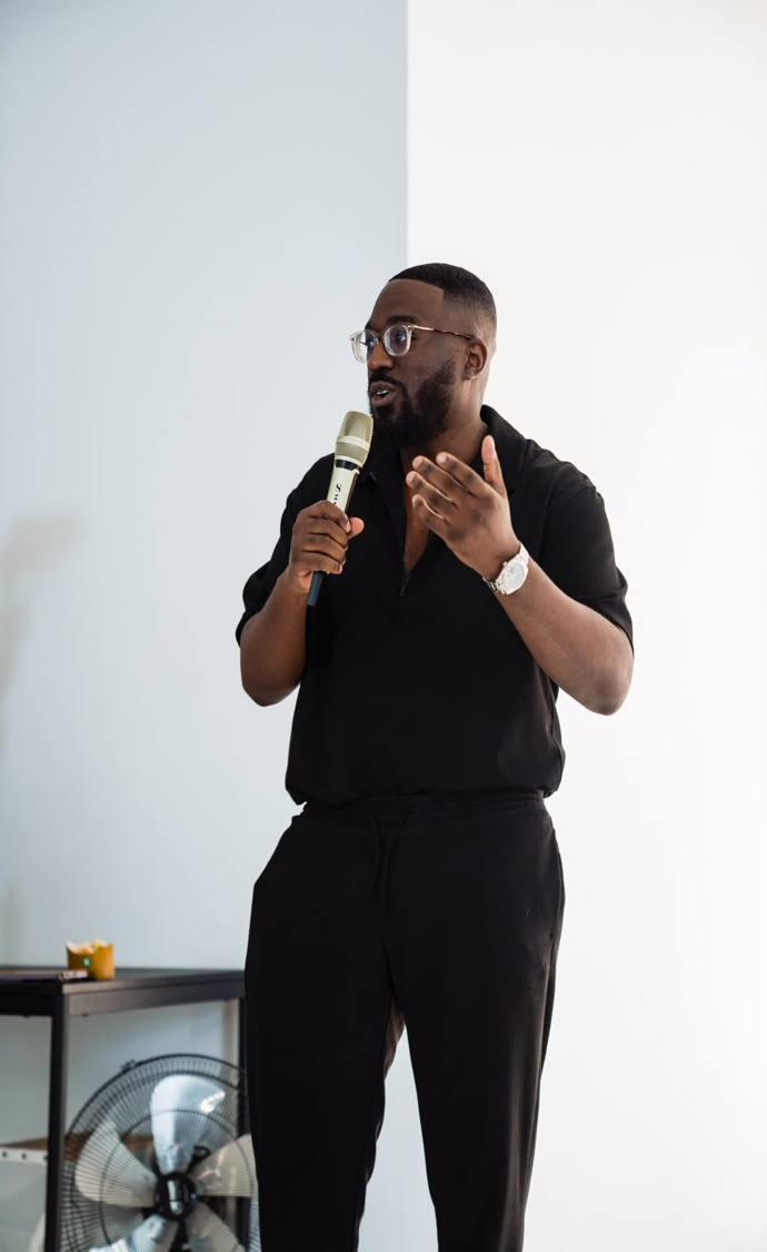 Dami speaking at an Elite Business Academy session